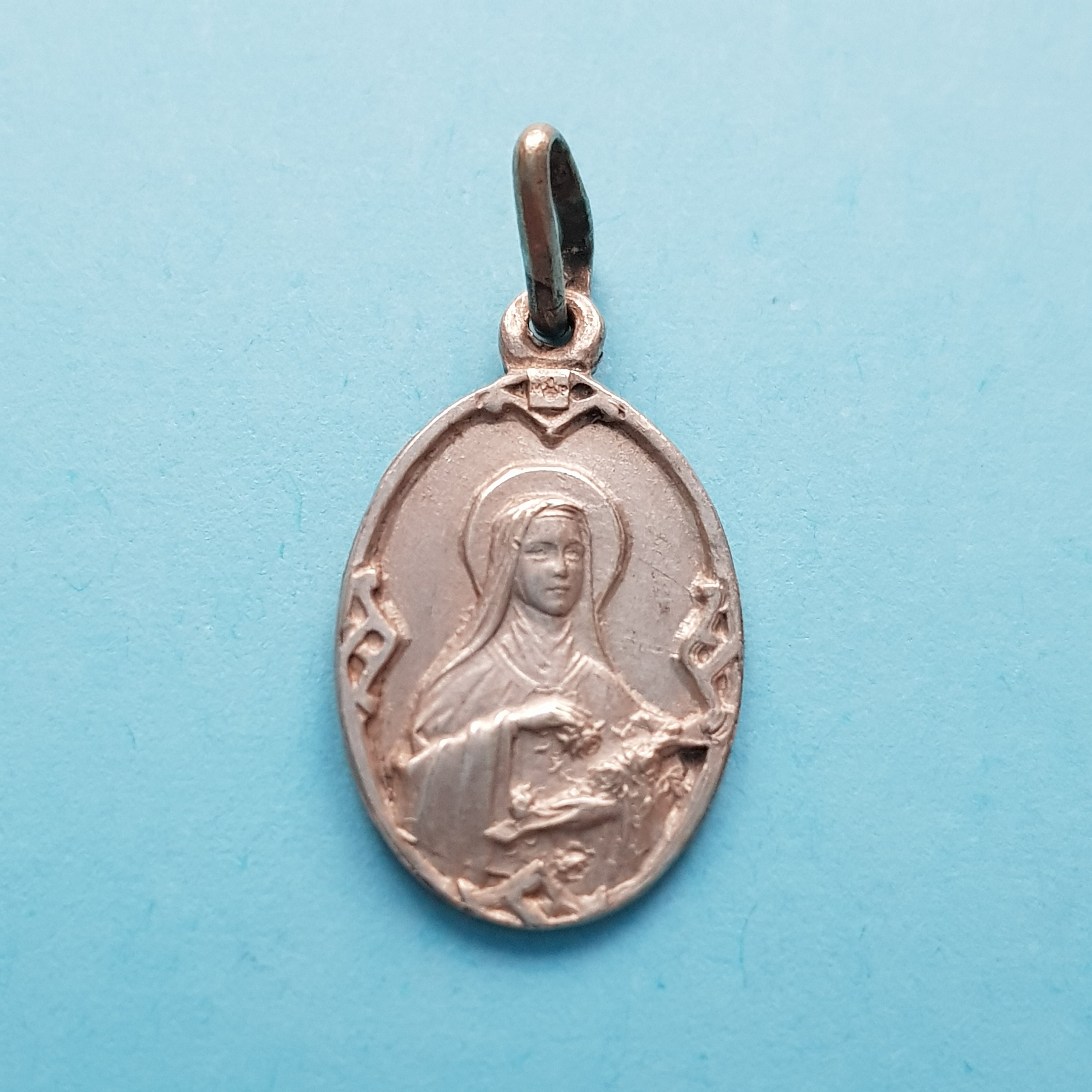 Pendentif Médaille Sainte Thérèse de Lisieux, Charme Religieux