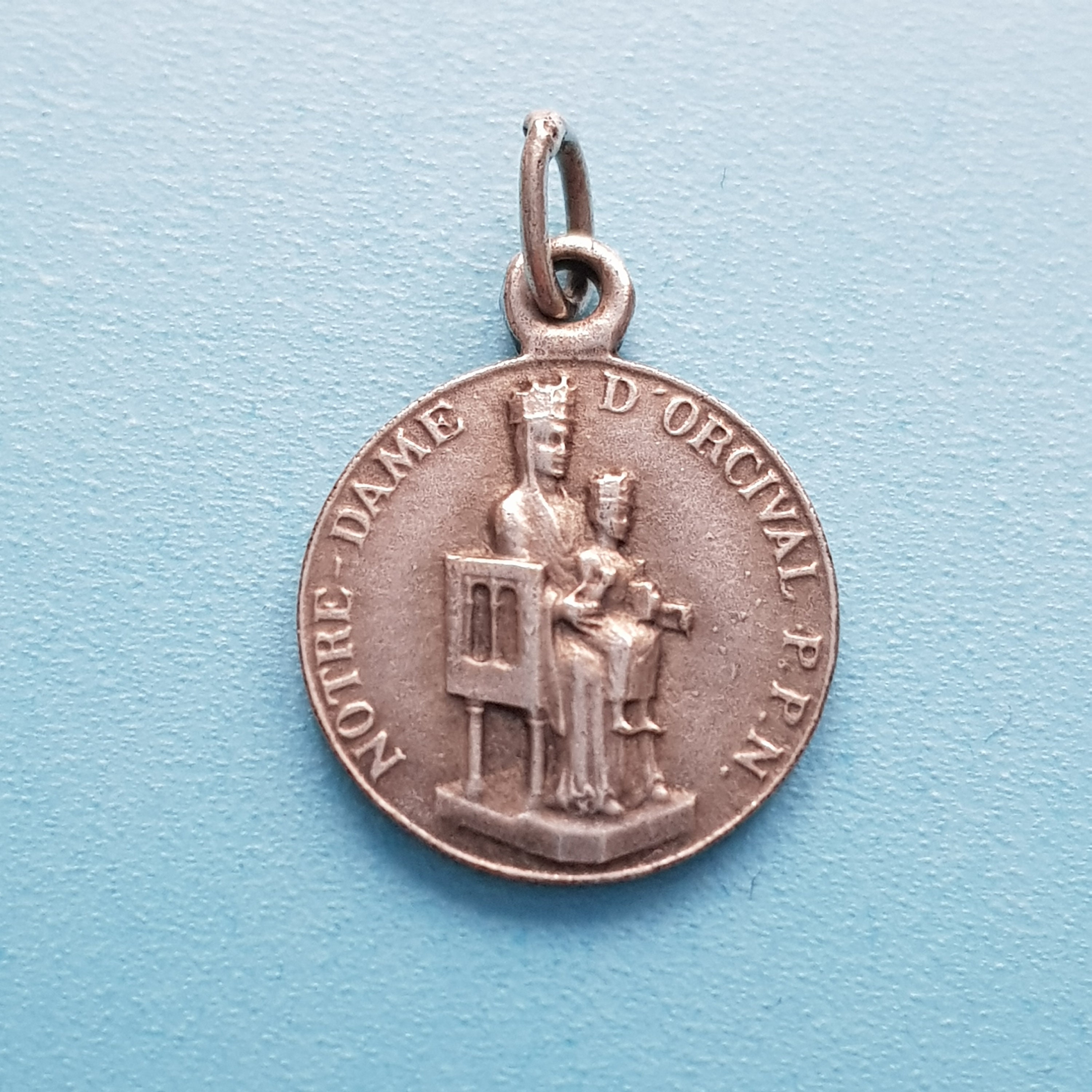 Médaille Notre Dame d'orcival, Charme de La Vierge Marie