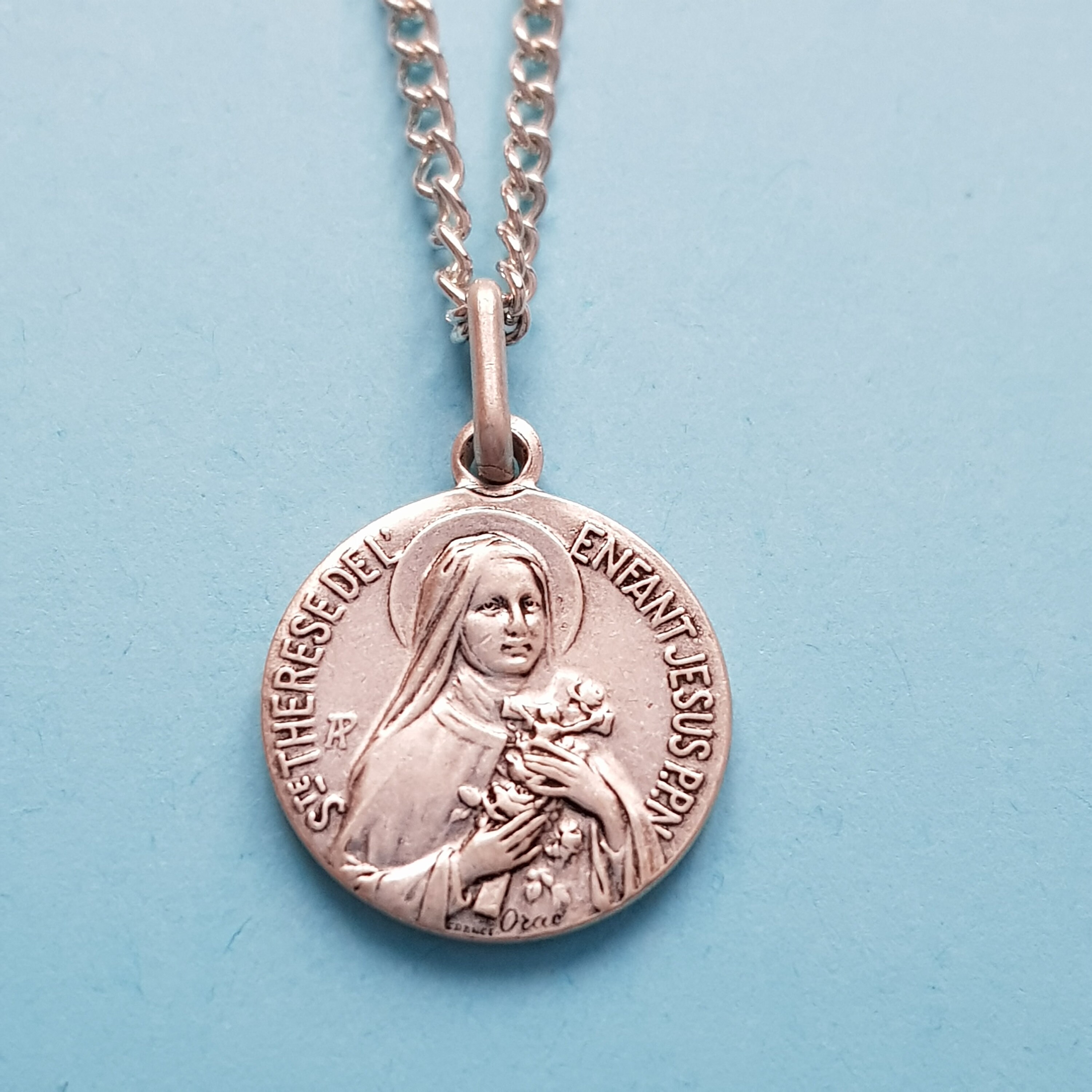 Religieuse Catholique Sainte Thérèse de Lisieux Pendentif Médaille