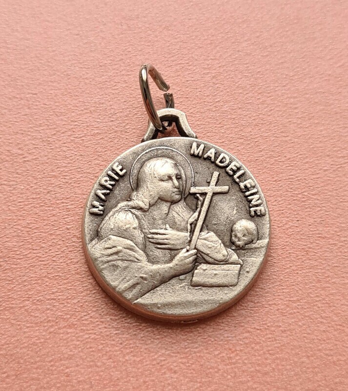 Médaille Sainte Marie-Madeleine, Charme Sainte Marie de Magdala
