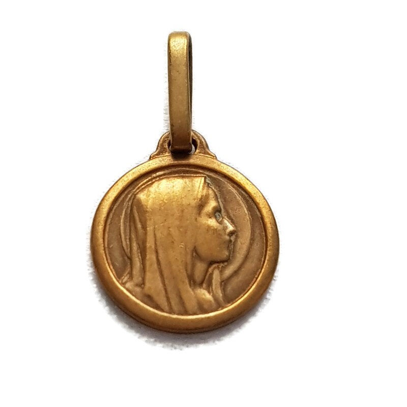 Charme de La Petite Vierge Marie, Charme Lourdes