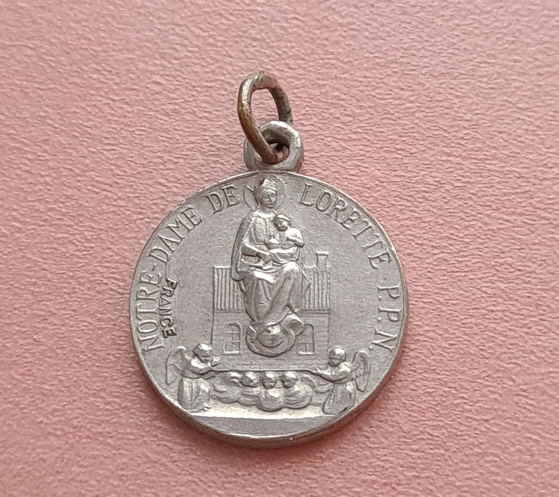 Médaille Notre-Dame de Lorette, Français Charme Notre Dame Lorette