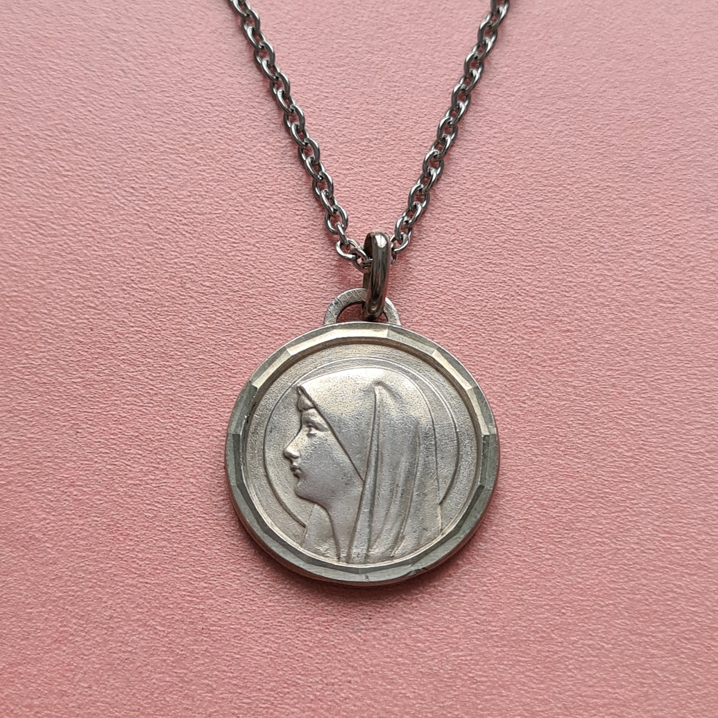 Collier de Médailles Notre-Dame Lourdes