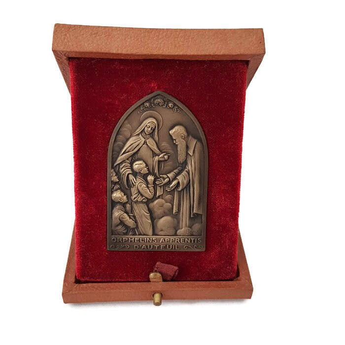 Sanctuaire de Voyage Vintage Des Orphelins d'auteuil avec Médaille