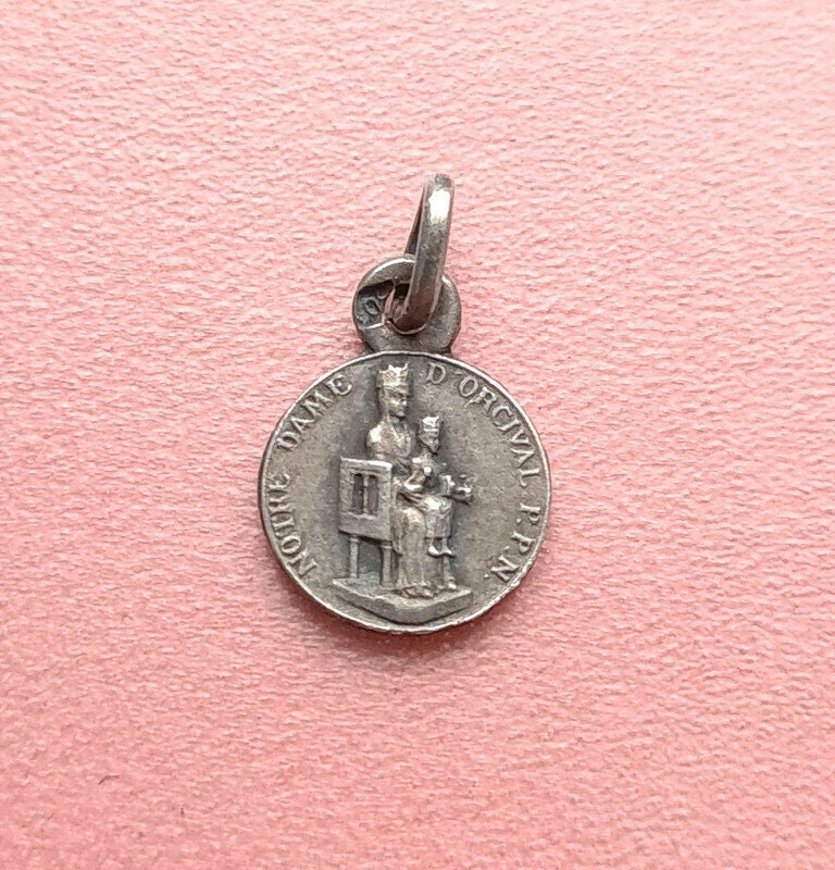 Petite Médaille Notre Dame d'orcival, Charme de La Vierge Marie