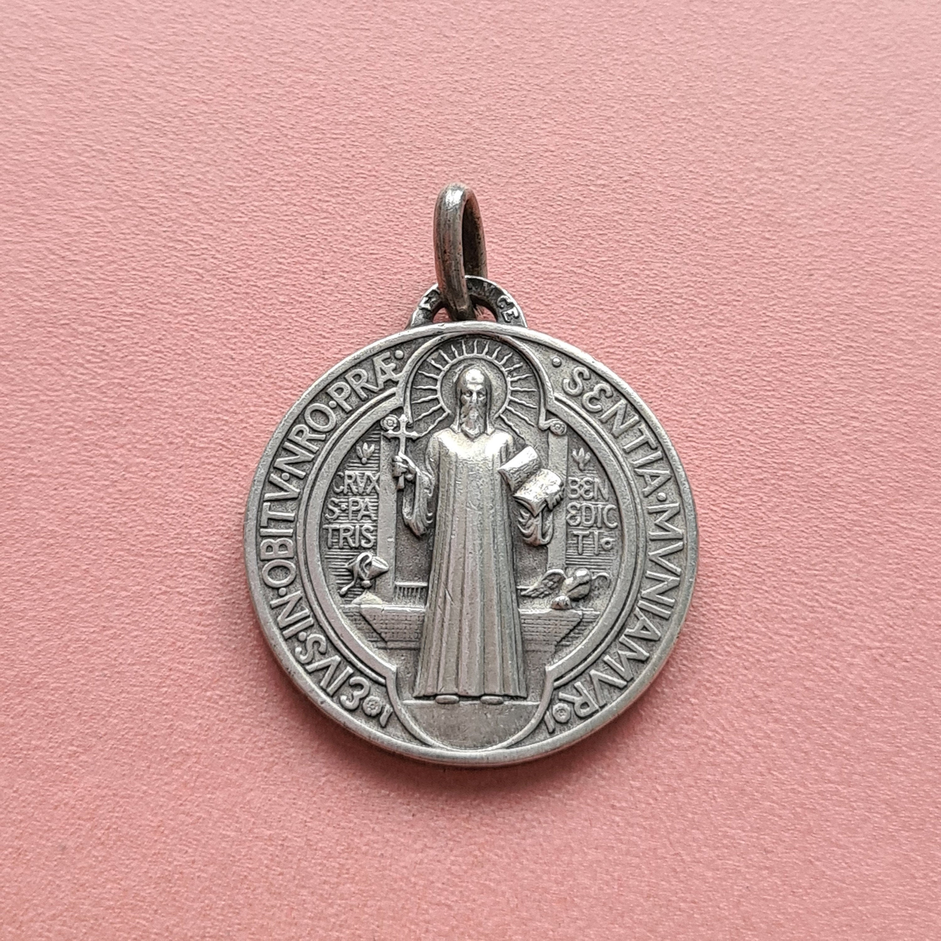 Grand Pendentif de Médaille Rue Benoît