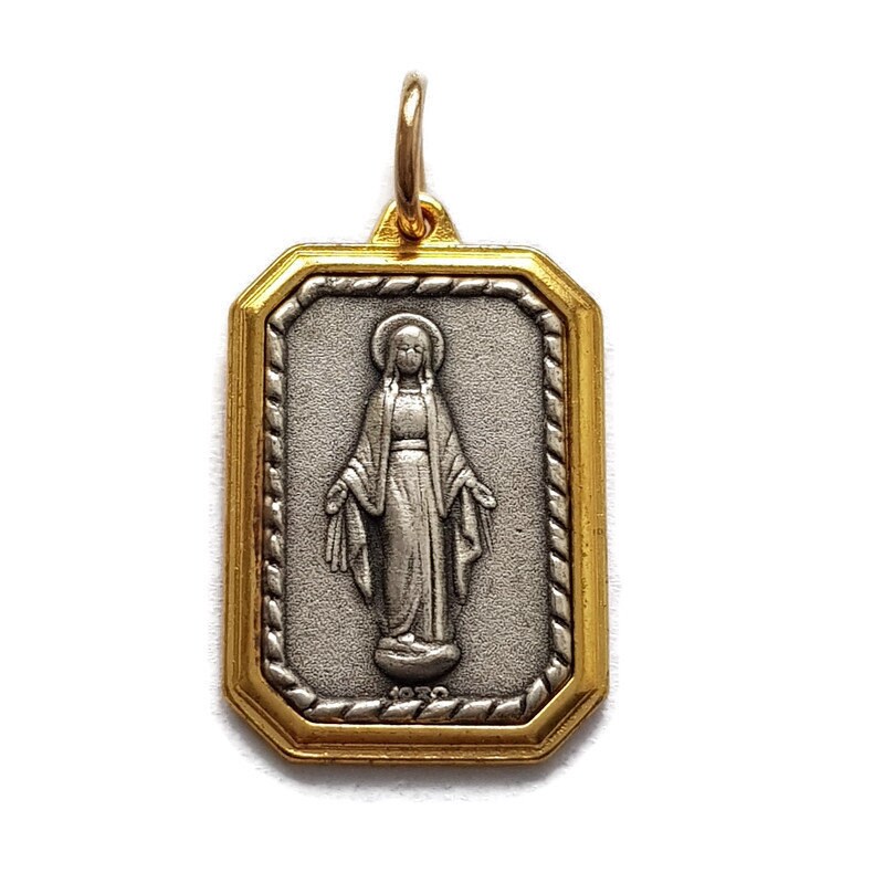 Médaille Miraculeuse, Charme de La Sainte Vierge Marie