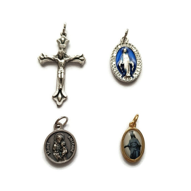 Lot 4Pcs Médailles Religieuses et Croix, Jésus, Médaille Miraculeuse, Saint Antoine, Vierge Noire