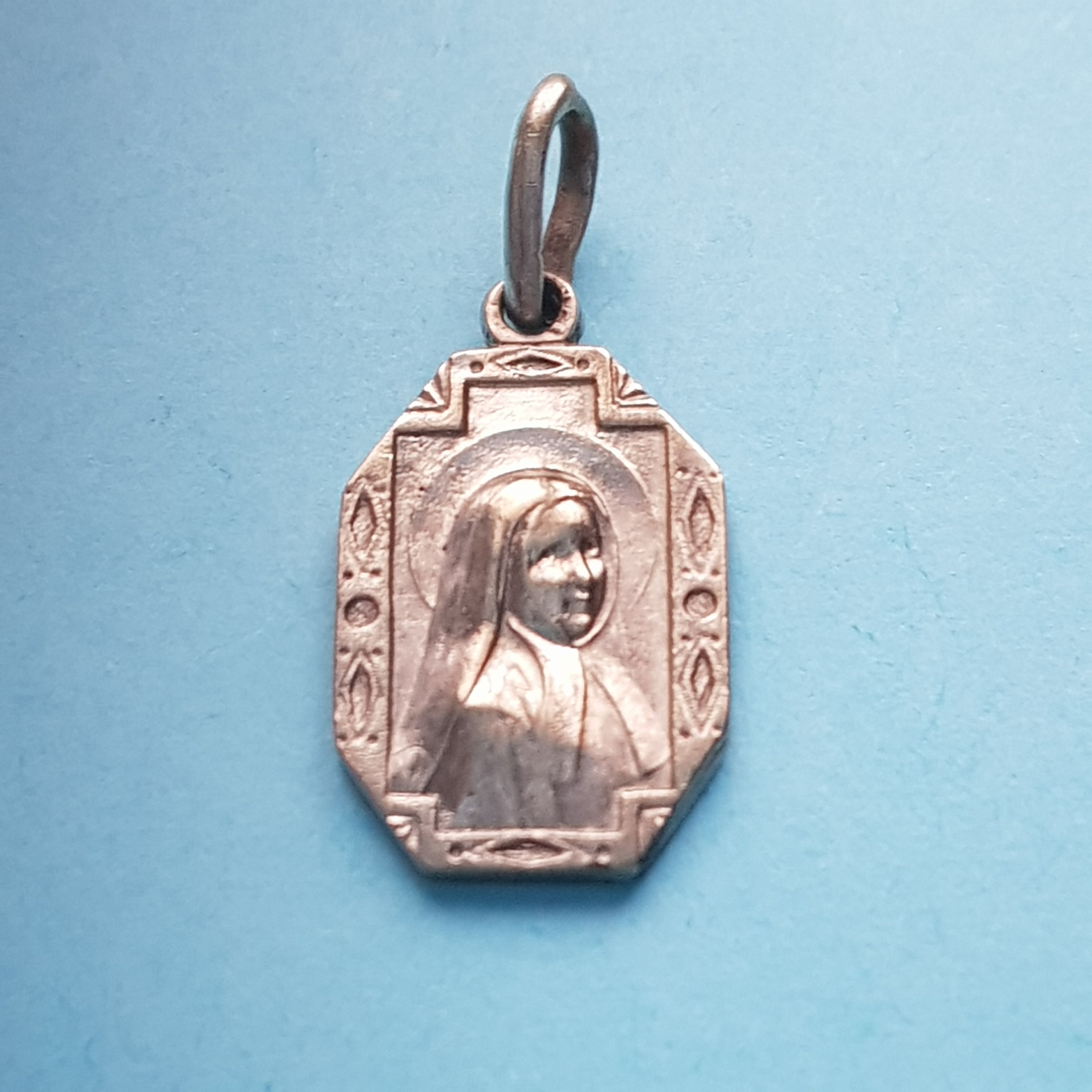 Minuscule Pendentif Médaille Sainte-Bernadette, Lourdes
