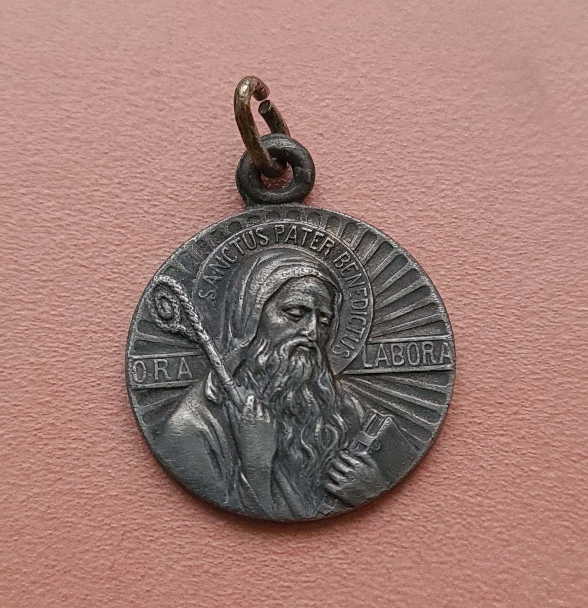 Médaille Antique de Saint Benoît, Pendentif Religieux