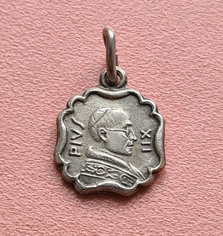 Pendentif Minuscule de Médaille Pape Pie Xii