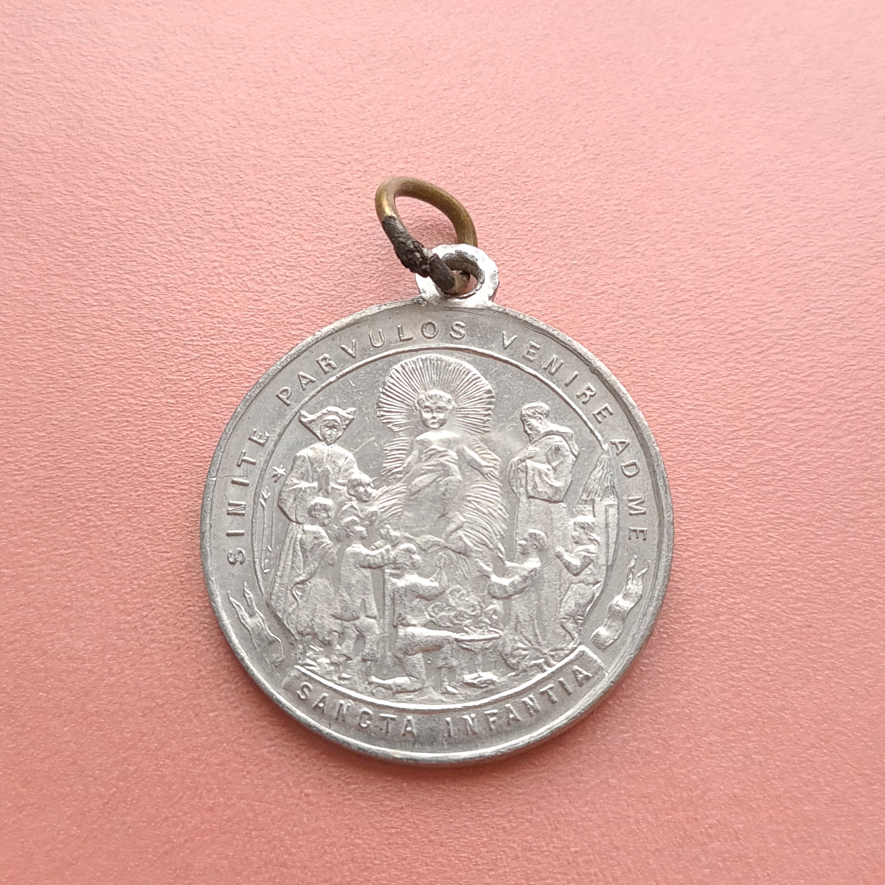 Pendentif Antique de Médaille d'infantia Sancta, Charme Sainte Vierge Marie, Aluminium