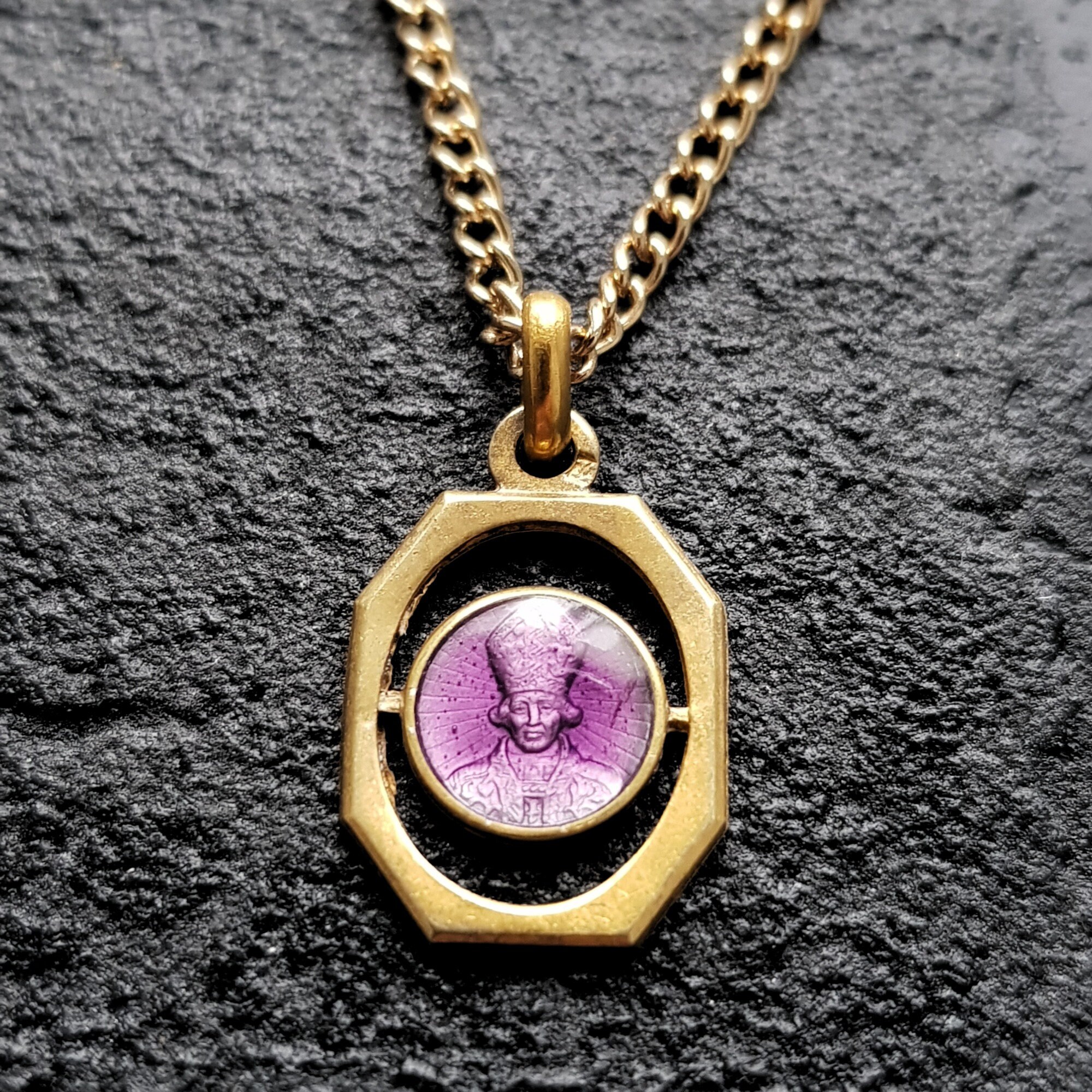 Collier de Médaille Saint Robert, Émail Violet