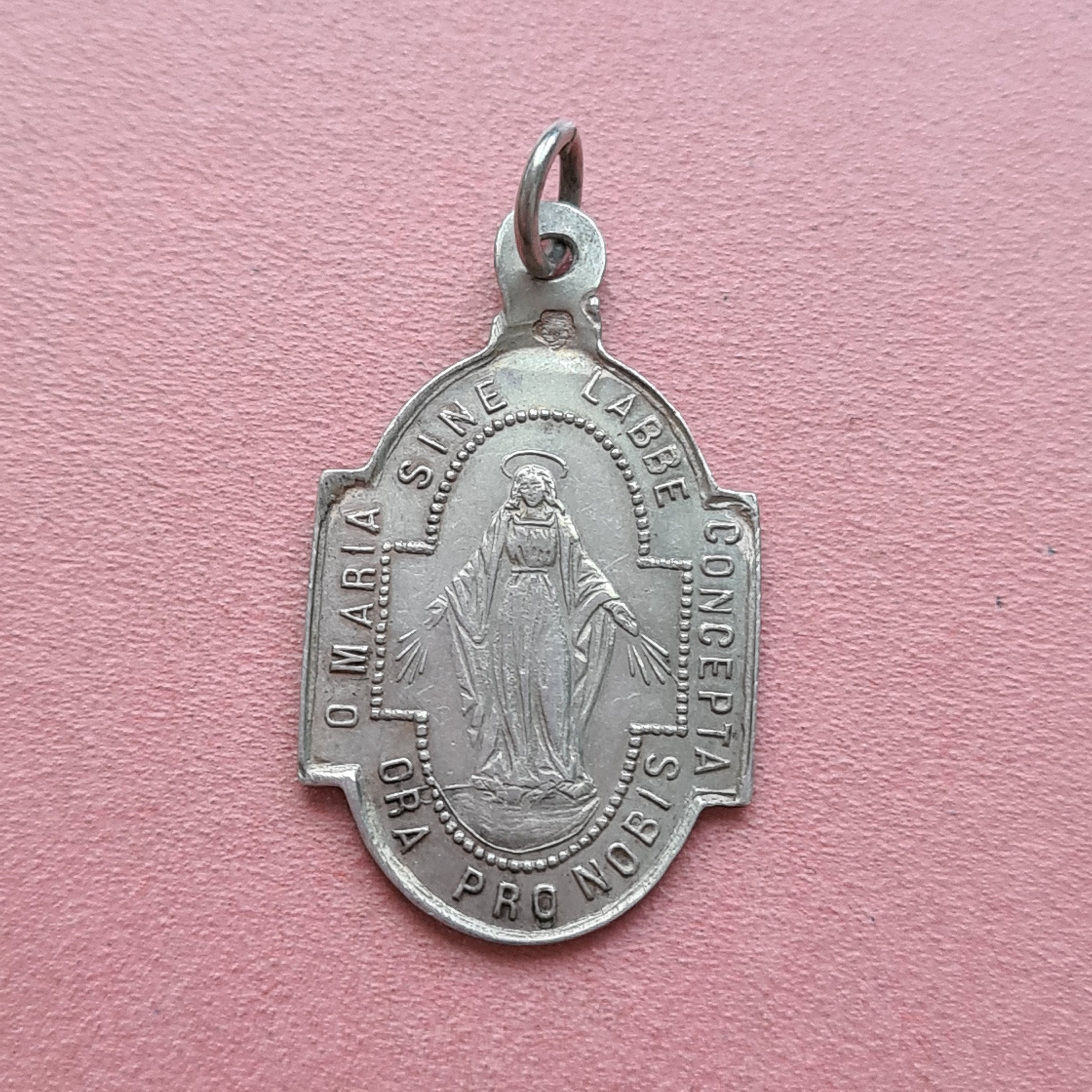 Médaille de La Sainte Vierge Marie Vintage Mince
