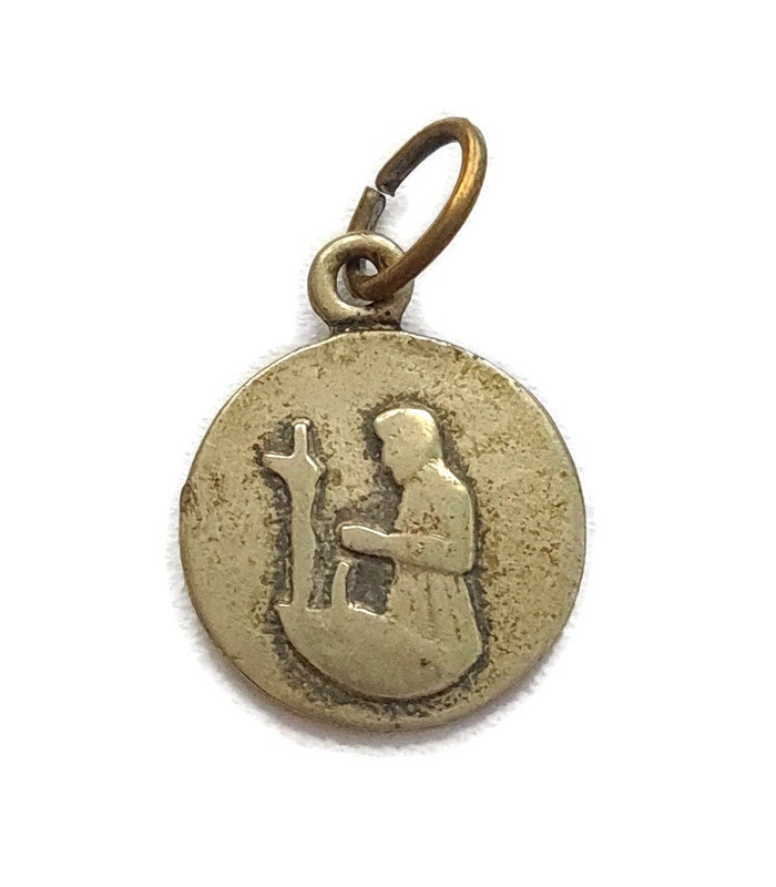 Pendentif de La Médaille Du Calvaire Jésus, Collier Charme Christ Catholique
