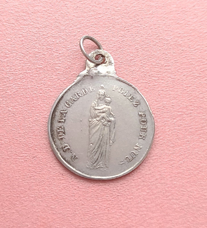 Pendentif Médaille Notre Dame de La Garde et Jésus Enfant, Charme Sainte Vierge Marie, Madonna