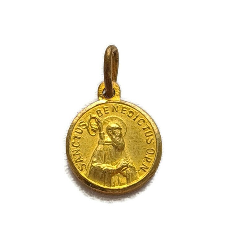 Pendentif Minuscule de Médaille Rue Benoît, Charme Benedictus Sanctus, Ton d'or