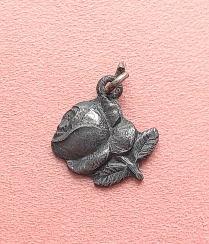 Pendentif Rose Vintage Notre Dame de France, Charme Sainte Vierge Marie