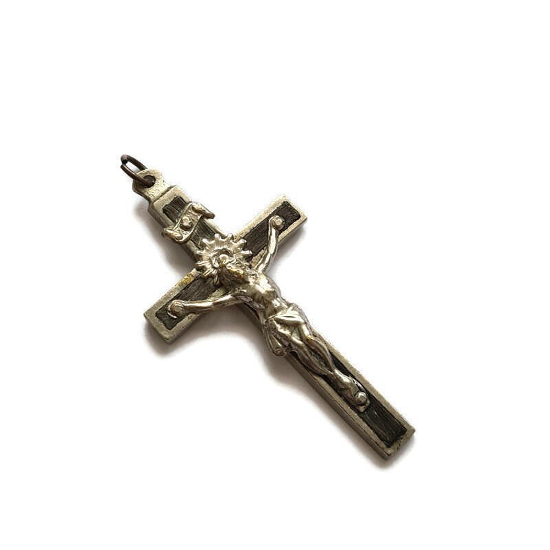 Pendentif en Croix Bois Vintage, Notre Dame de Neuvizy Souvenir
