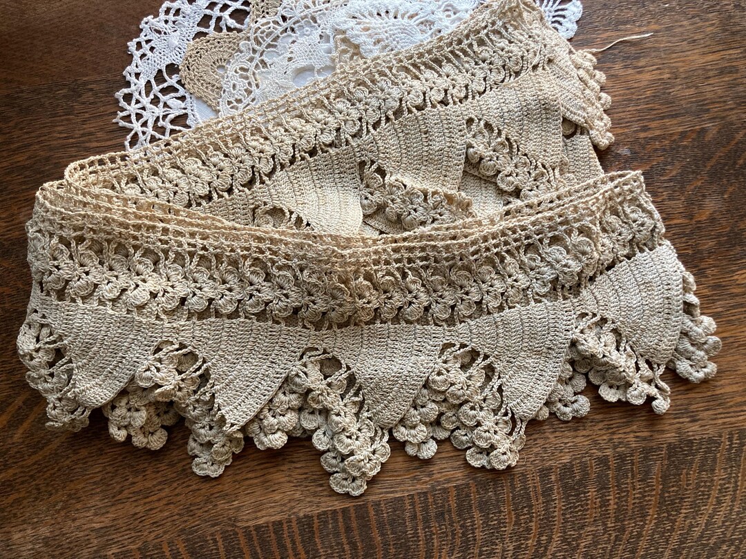 Lavish Ecru Vintage Crocheted Lace Edge 2 8 Yards Trim Hand made Lavish Ecru Vintage Crocheted Lace Edge 2 8 Yards Trim Hand made