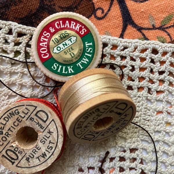 CHOICE**Autumn Silk Thread~All Nearly Full~10 Yards~2 WOODEN Spools~Coats Clarks ONT~Size D~Twist~Colors -56-B Brown 4445  Orange 5010 Ivory