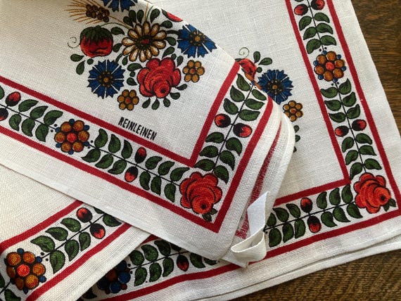 Vintage Linen Kitchen Towel: Red Roses & Floral German Design