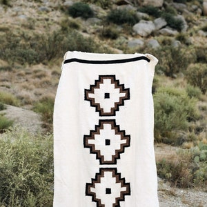 Tres Cruces (Crema) // Handwoven Blanket