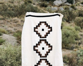 Tres Cruces (Crema) // Handwoven Blanket