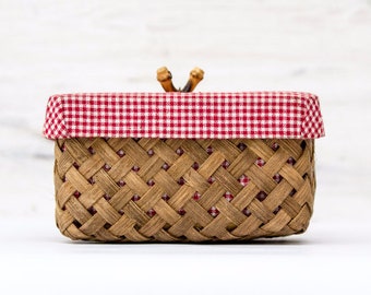 Cesta de picnic rústica de la década de 1960
