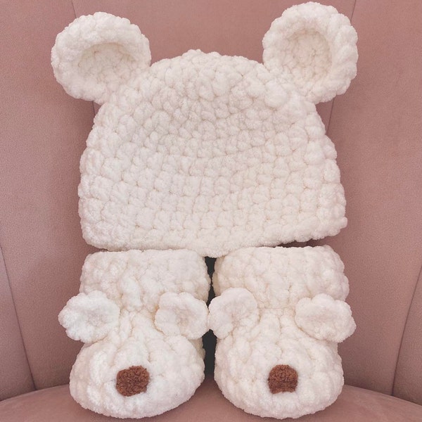 Teddy Bear Baby Hat and Booties Matching Set