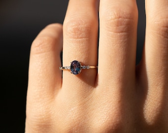 Silver alexandrite women promise ring, Dainty oval alexandrite engagement ring, Alexandrite jewelry, Birthstone ring, Anniversary ring gift