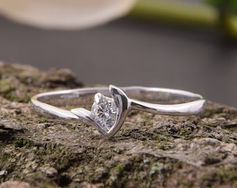 Solitaire promise ring, Tiny ring, Dainty ring, Elegant ring, Silver ring for her, Promise ring for her, Geometric ring, Unique silver ring