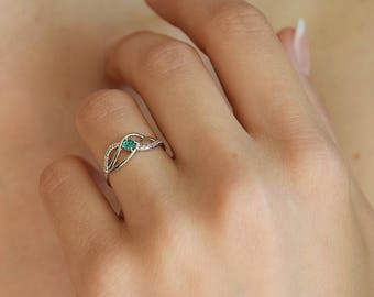 Emerald ring, White gold ring, May birthstone, Fine ring, Twist ring, Multistone ring, Gemstone ring, Custom stone ring, Personalize ring