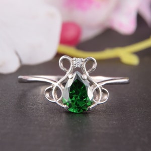 Anniversary ring, Emerald ring, Art deco ring, Antique style ring, Unique women ring, Emerald jewelry, May birthstone, Pear cut ring