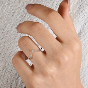 Dainty V shaped 925 sterling silver curved wedding band, Unique elegant minimalist white cz chevron wedding band for her,Simple wedding band