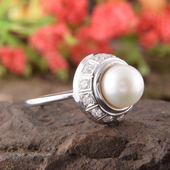 Silver white pearl ring deals
