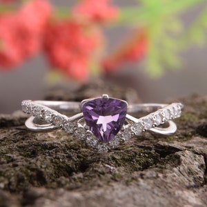 Amethyst ring, Trillion cut ring, Antique ring, Art deco ring, Promise ring for her, February birthstone, Personalized ring, Custom gem ring