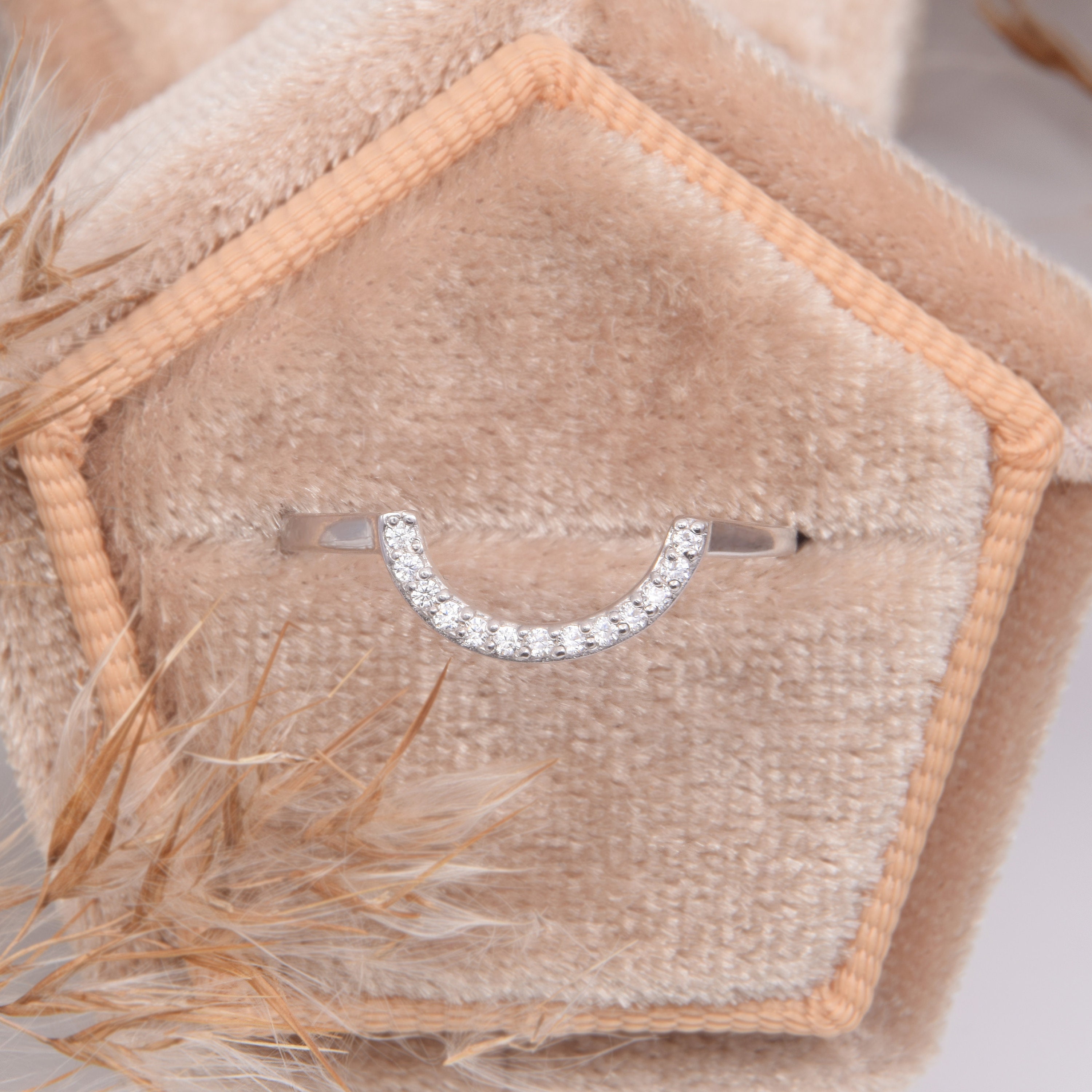 Anello Chevron A V Con Zirconi - Fede Nuziale In Argento Sterling 925 - Idea Regalo Fidanzamento - Foto 2