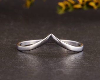 14k white gold small & dainty chevron wedding band, Womens delicate V wedding band, Simple minimalist gold curved wedding band for her