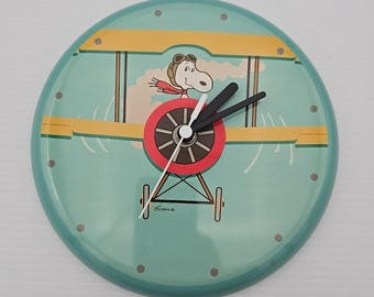 Reloj de pared vintage Hallmark Peanuts Snoopy volando en avión (pilas incluidas) en excelente estado.