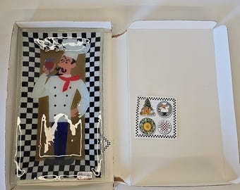 Plato para aperitivos de vidrio fusionado a cuadros, firmado por Peggy Karr, Chef W Wine Bistro, 13,5 x 7,5 pulgadas.