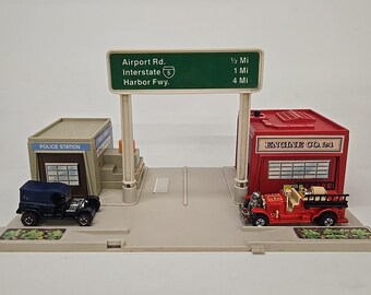 1981 Mattel Hot Wheels U.S.A. Deluxe City Playset W/ Redline Paddy Wagon