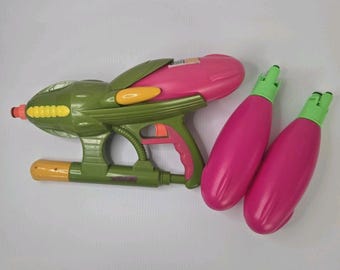 Larami Air Pressure Super Soaker Triple Charge WATER TOY Vintage 1999