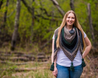 Green Tasseled Triangle Scarf Wrap Shawl || Tea House Wrap