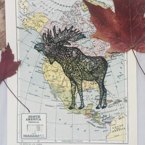 Orignal sur la carte de l'Amérique du Nord, impression d'art original, art de la carte, art de la page du livre, impression d'art du livre, art de l'orignal, art du canada, art des Etats-Unis