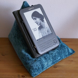 Edge Beanbags Teal Blue Techbed - Een Kindle kussen iPad Pillow iPad Mini stand tablet standaard voor het bekijken van films, gaming, lezen