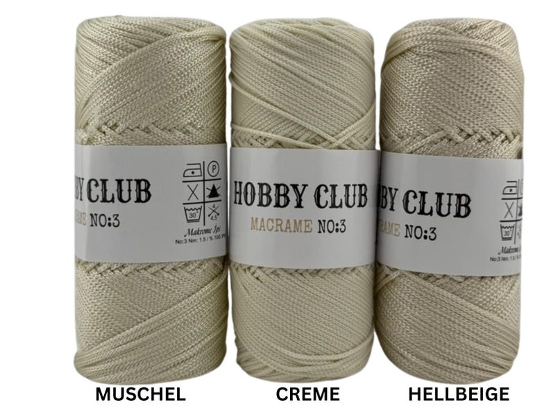 Drei hochwertige Makramee-Garne von Hobby Club Macrame No.3 in den Farben Muschel, Creme und Hellbeige, ideal für Makramee-, Häkel- und DIY-Projekte, auf weißem Hintergrund übersichtlich angeordnet.