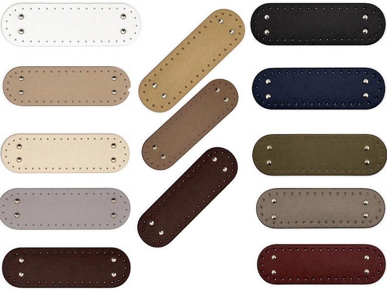 Op de afbeelding: Een collectie rechthoekige, leerachtige patches met afgeronde uiteinden, voorzien van voorgeponste stikgaatjes langs de rand en twee zilverkleurige metalen klinknagels aan elke kant, verkrijgbaar in diverse kleuren waaronder wit, zwart, blauw en bruin.