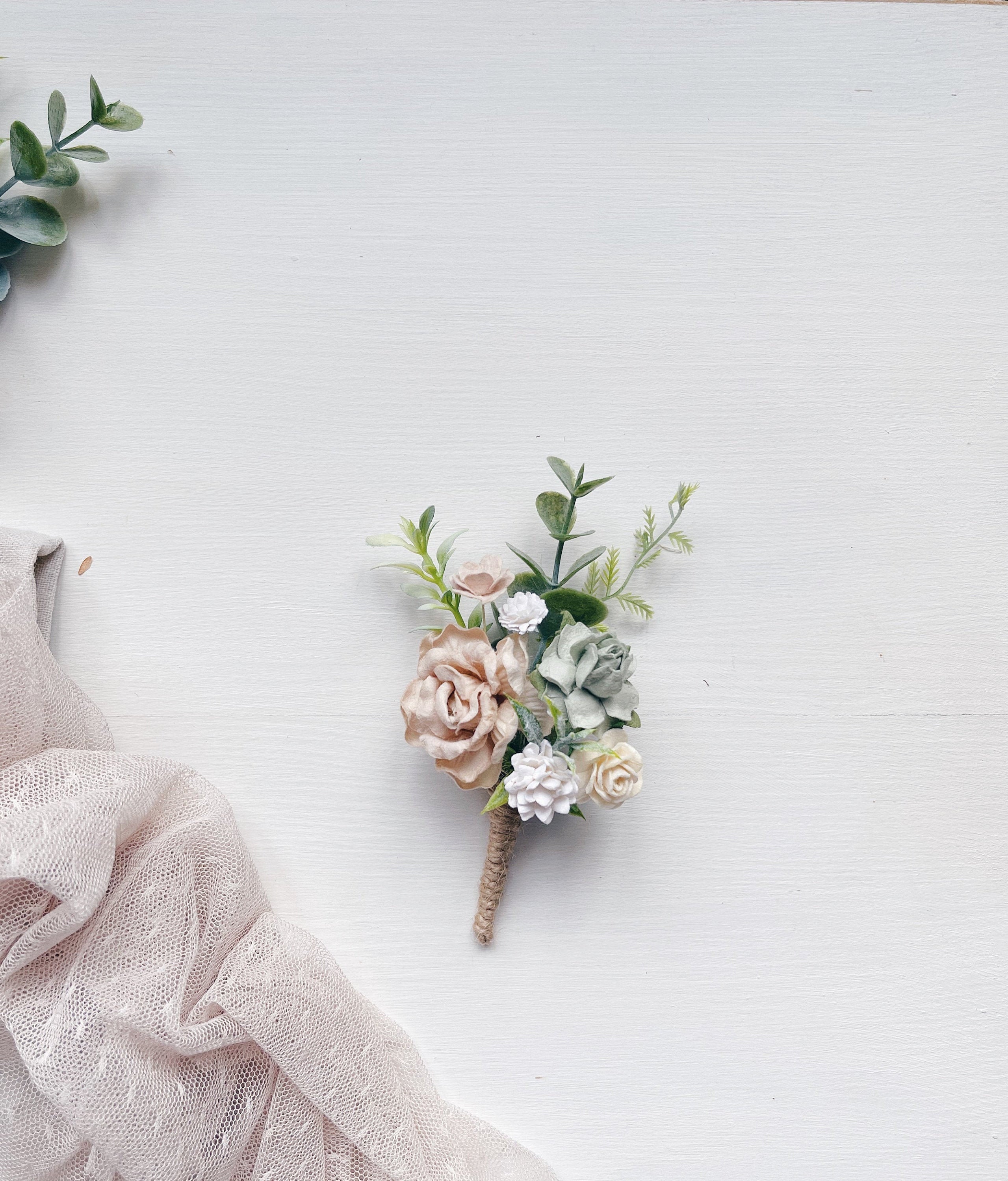Wedding boutonnière Sage green boutonnière white wedding | Etsy