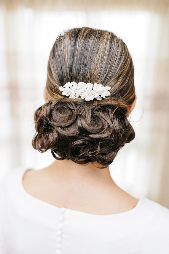 Elegant White Floral Hair Comb Bride Elegant White and Greenery Bridal Hair Comb Romantic Wedding  main image 4